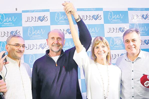 El senador Omar Perotti consiguió un resonante triunfo en Santa Fe.