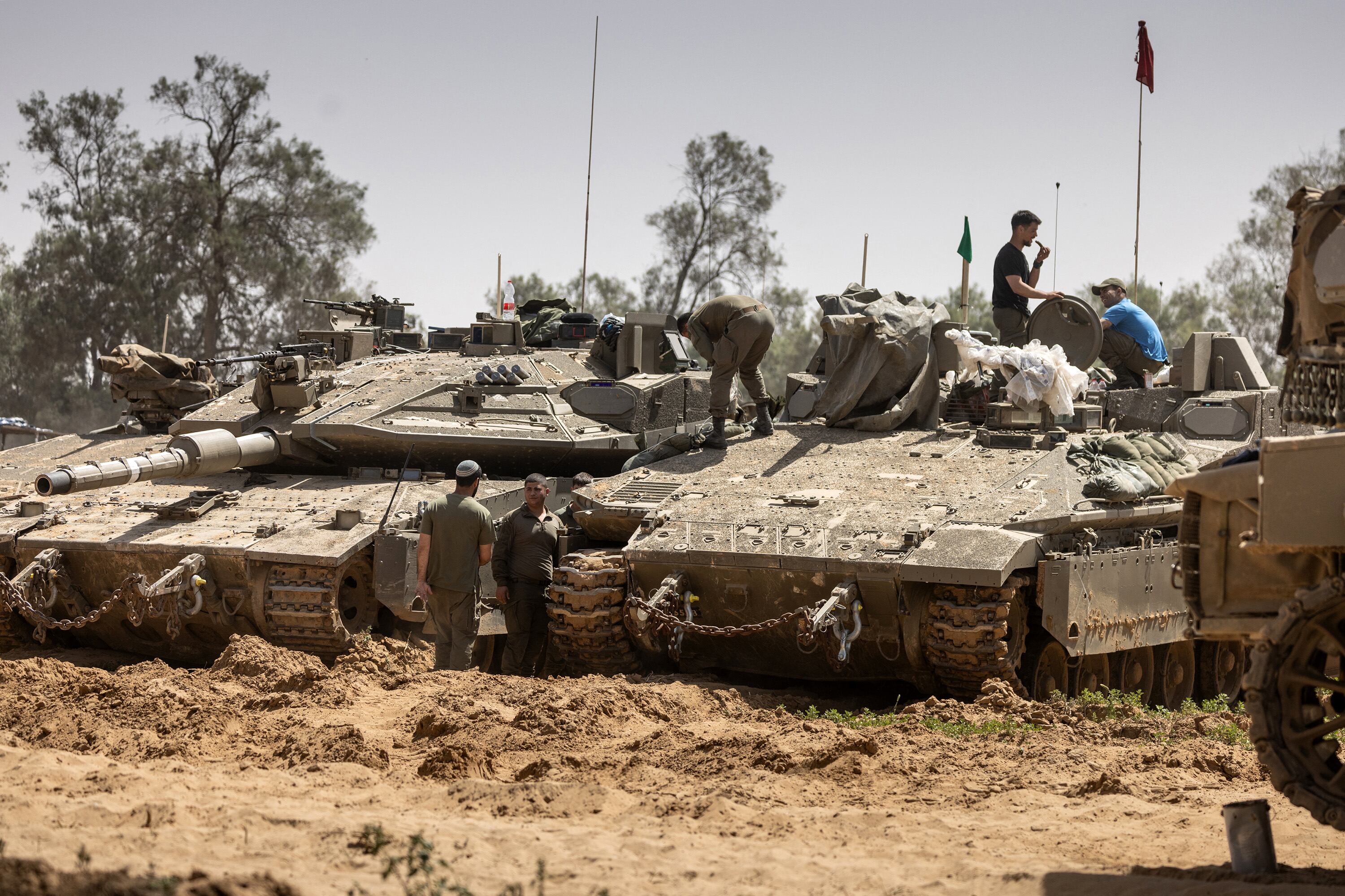 Tanques iraelíes ingresan a Gaza.