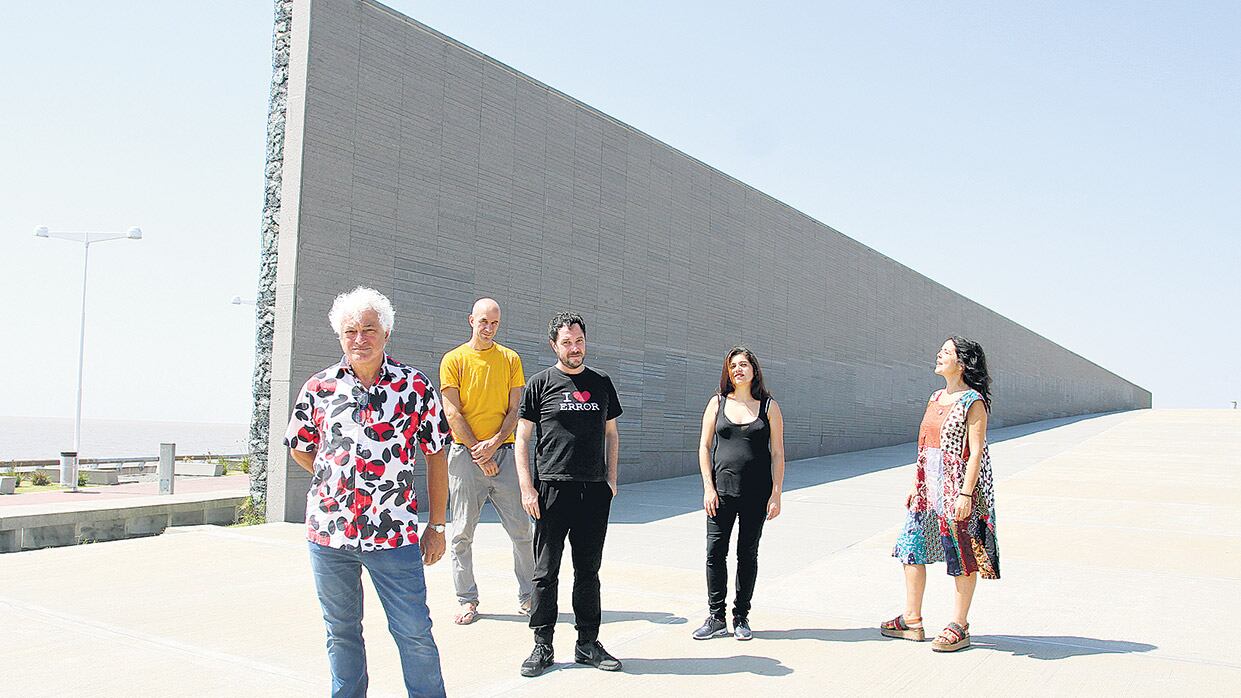 “Tenemos que reforzar que la memoria no es el pasado, que el pasado no es ayer. El pasado construye el futuro”, afirman los artistas convocados.