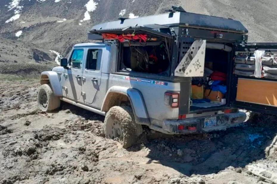 Enterrados en el barro de los Andes.