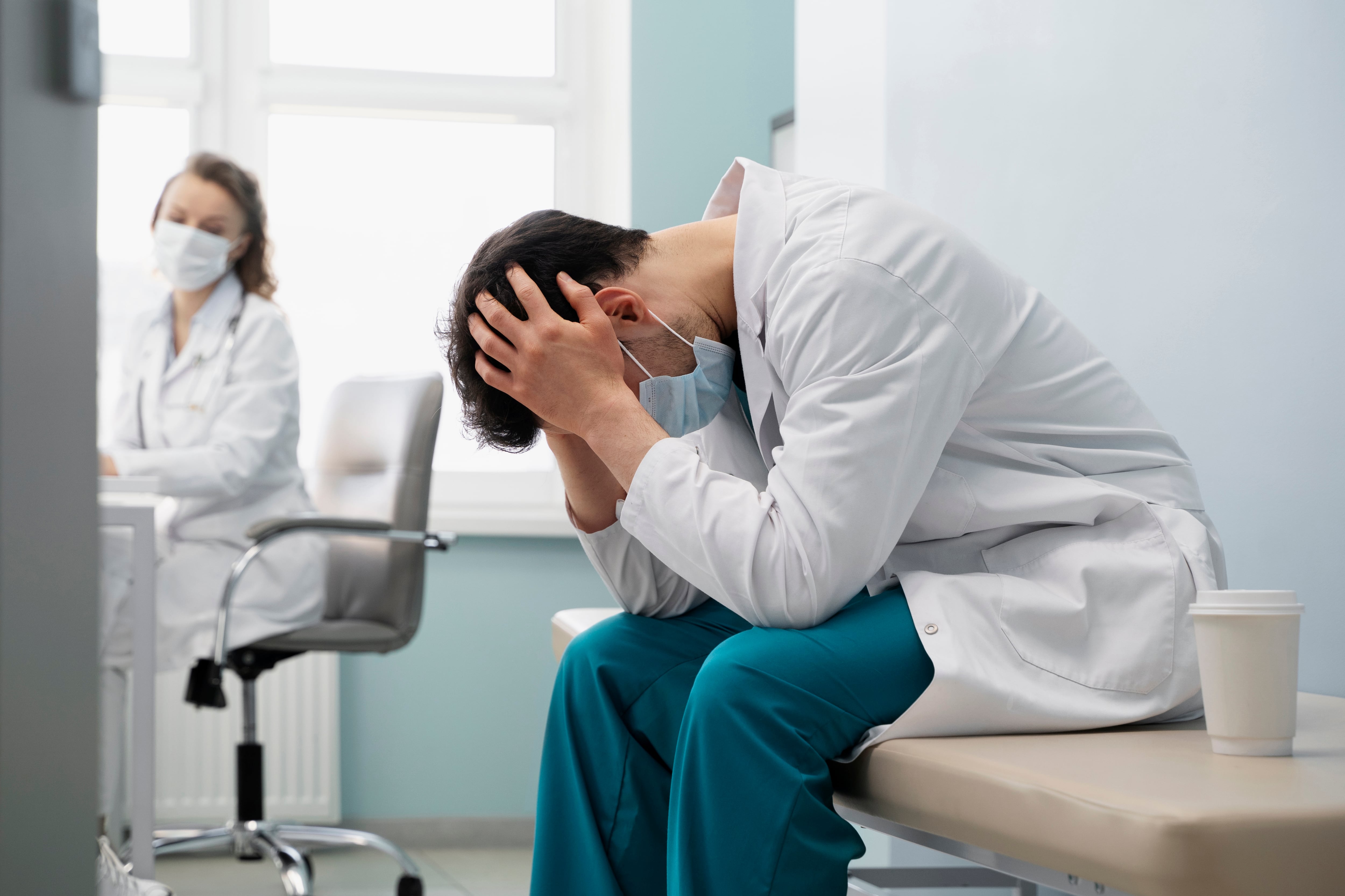 Tres médicos son agredidos por día en territorio bonaerense, según FEMEBA.