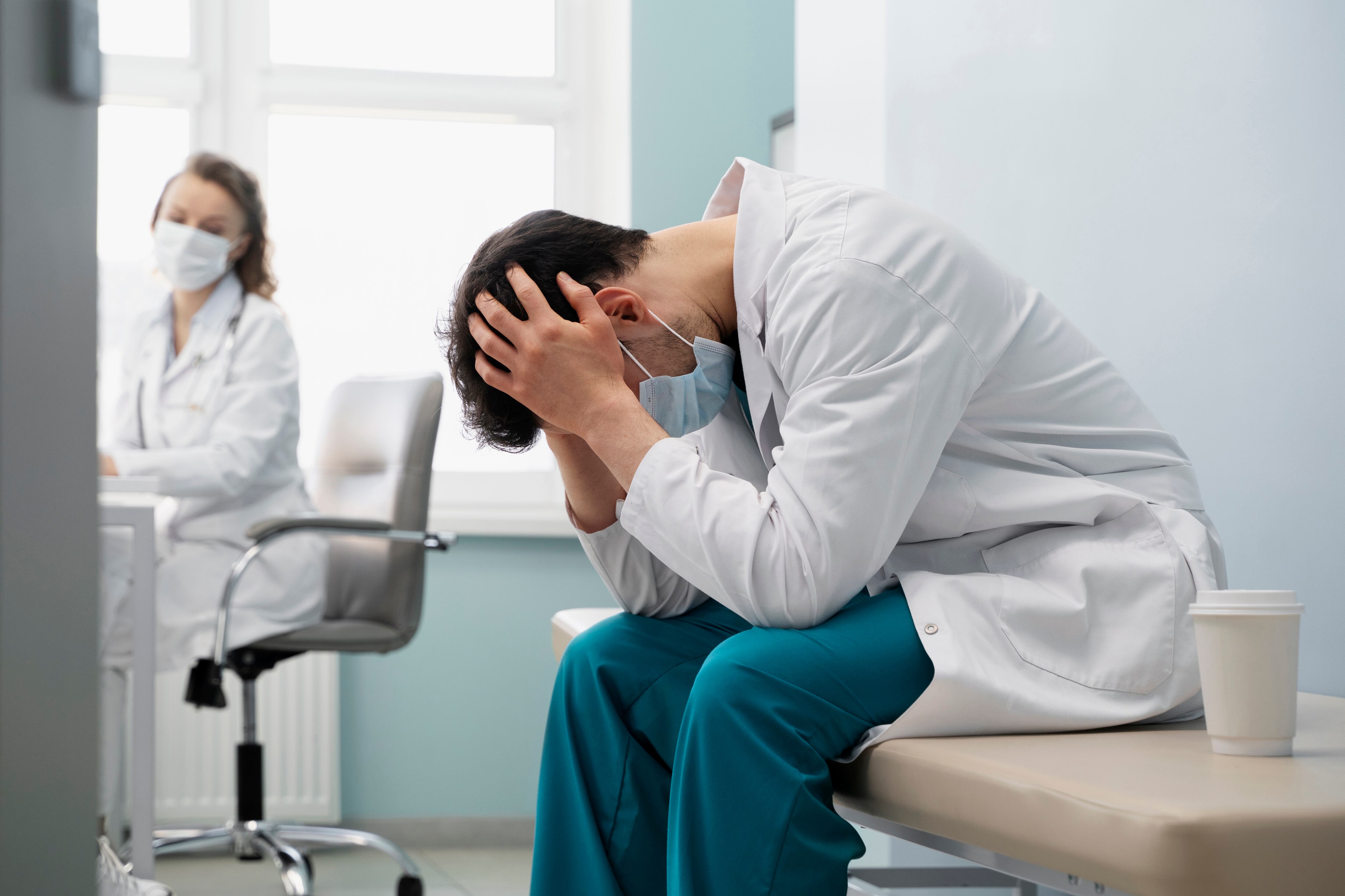 Tres médicos son agredidos por día en territorio bonaerense, según FEMEBA.