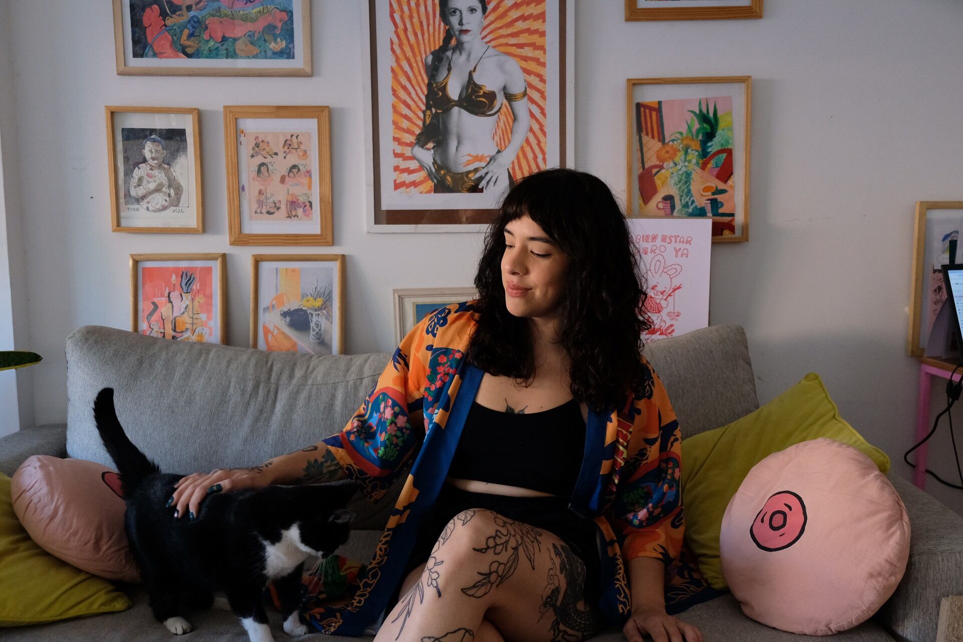 Xina es parte de esa generación que llegó a las viñetas de costado, sin mucha data; y encontró un modo de contar lo que le pasaba