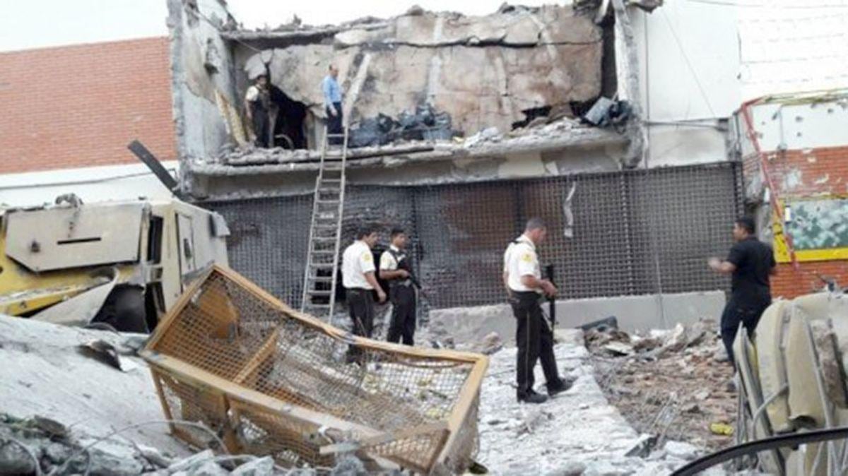 Los delincuentes volaron en pedazos el edificio de Prosegur de Ciudad del Este para concretar el robo.