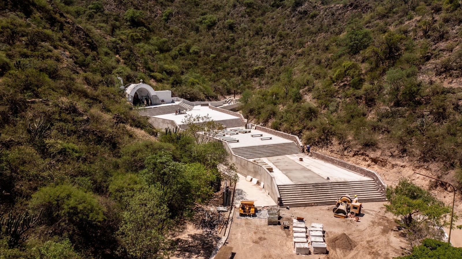 En construcción, Santuario de la Virgen del Valle.