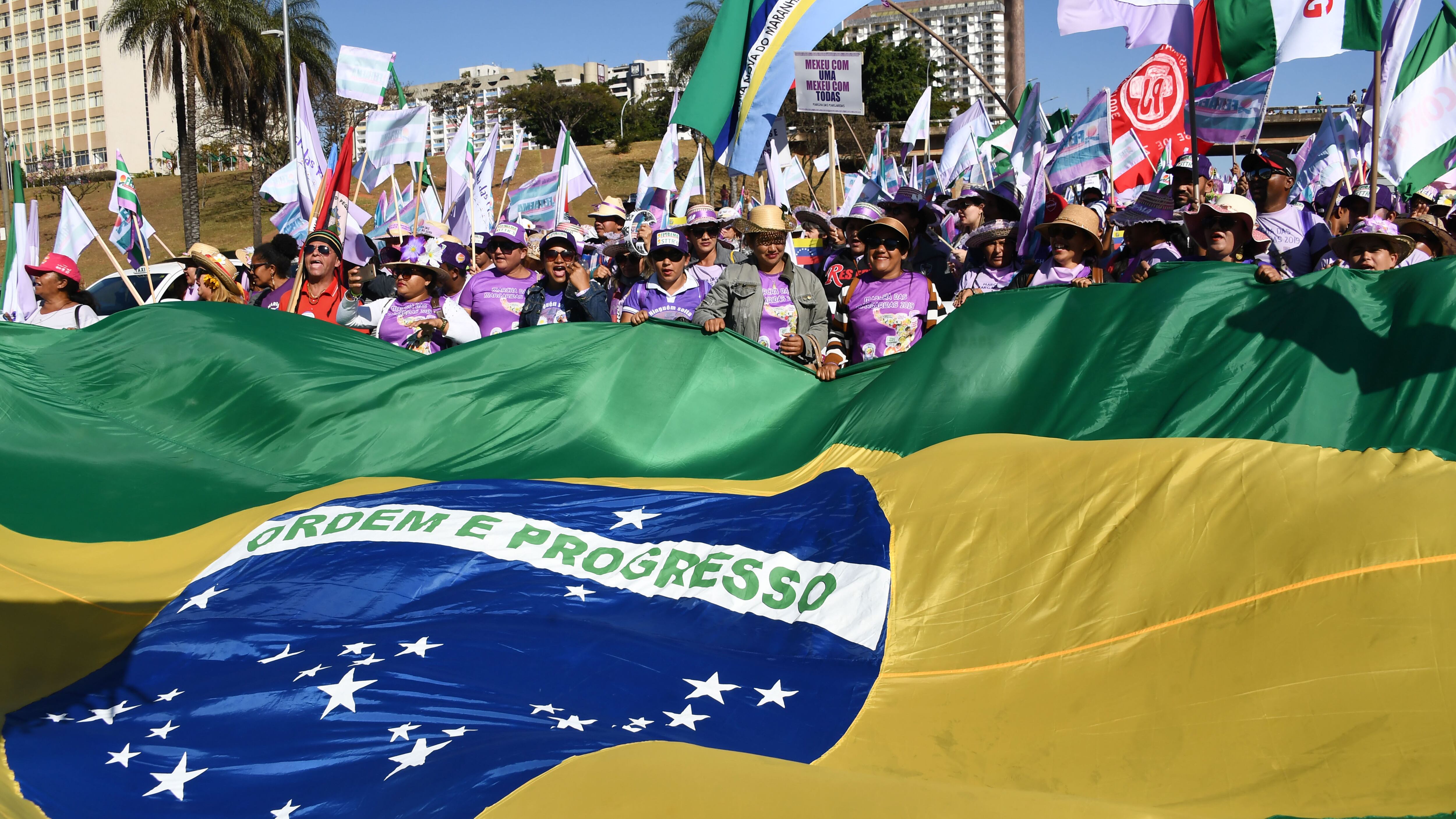 La columna de mujeres recorrió la explanada de los ministerios, hasta llegar a las cercanías del Planalto. 