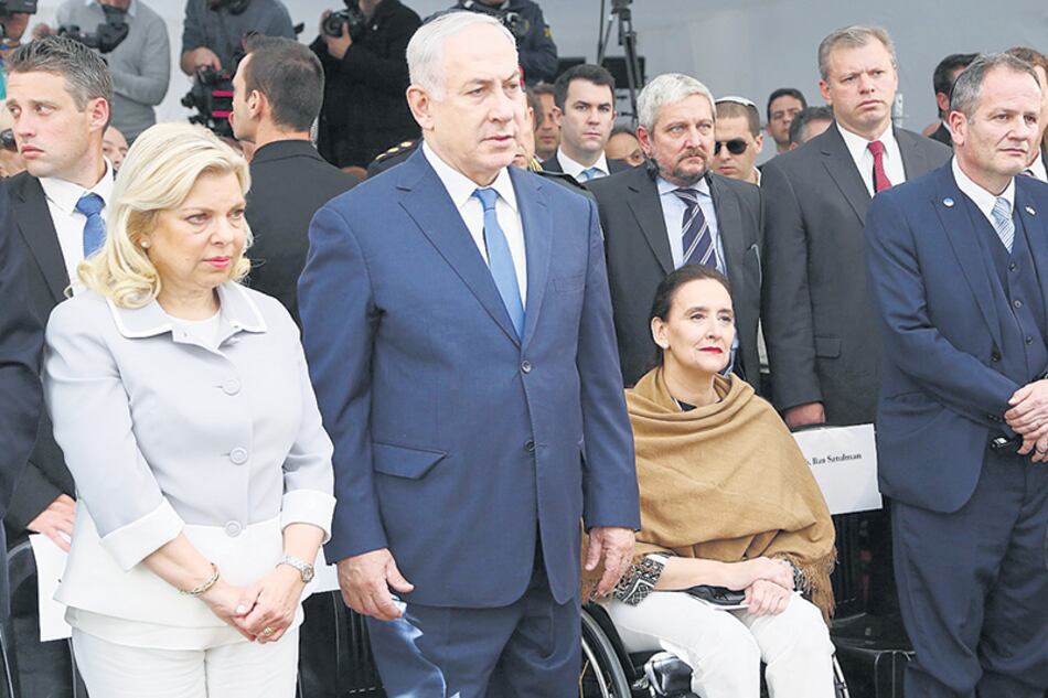 El primer ministro de Israel, Benjamin Netanyahu, participó del homenaje a las víctimas del atentado a la embajada.