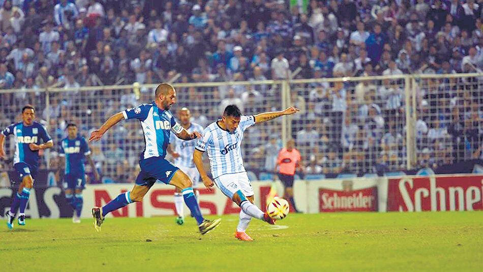 Racing, que ganaba 2-0, se confió ante Atlético Tucumán, que se lo empató con garra después.
