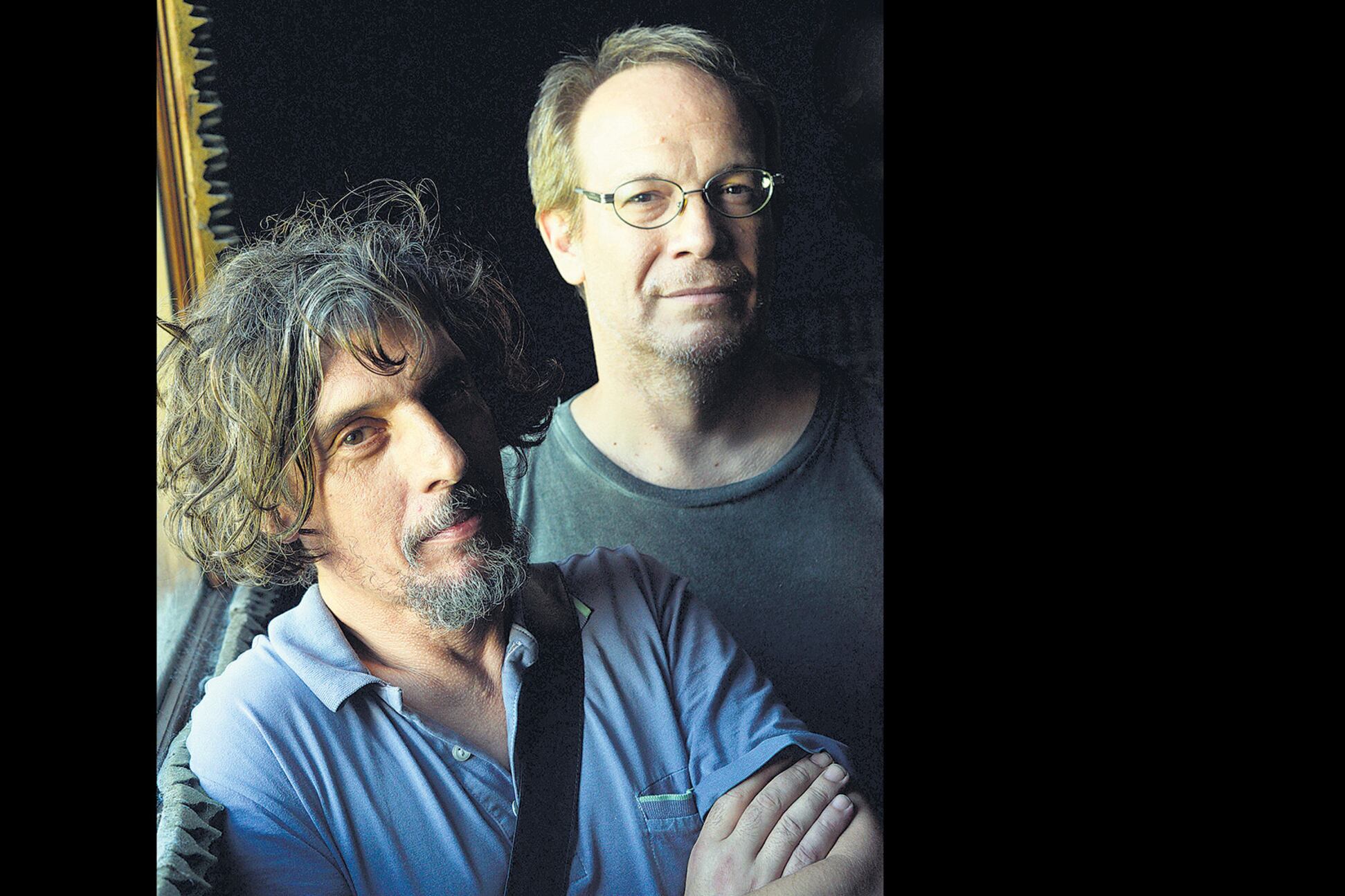 Ambos autores coinciden en su año de nacimiento, 1967.