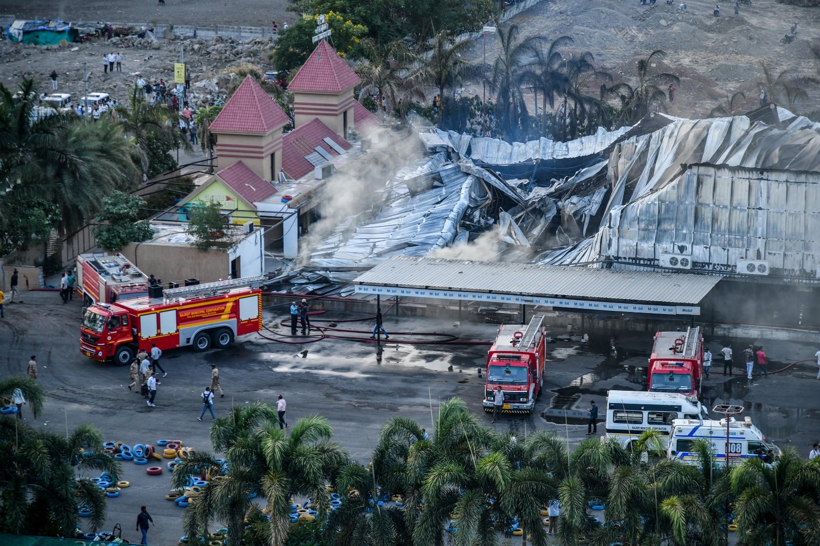 El incendio se pudo haber desencadenado por un cortocircuito.