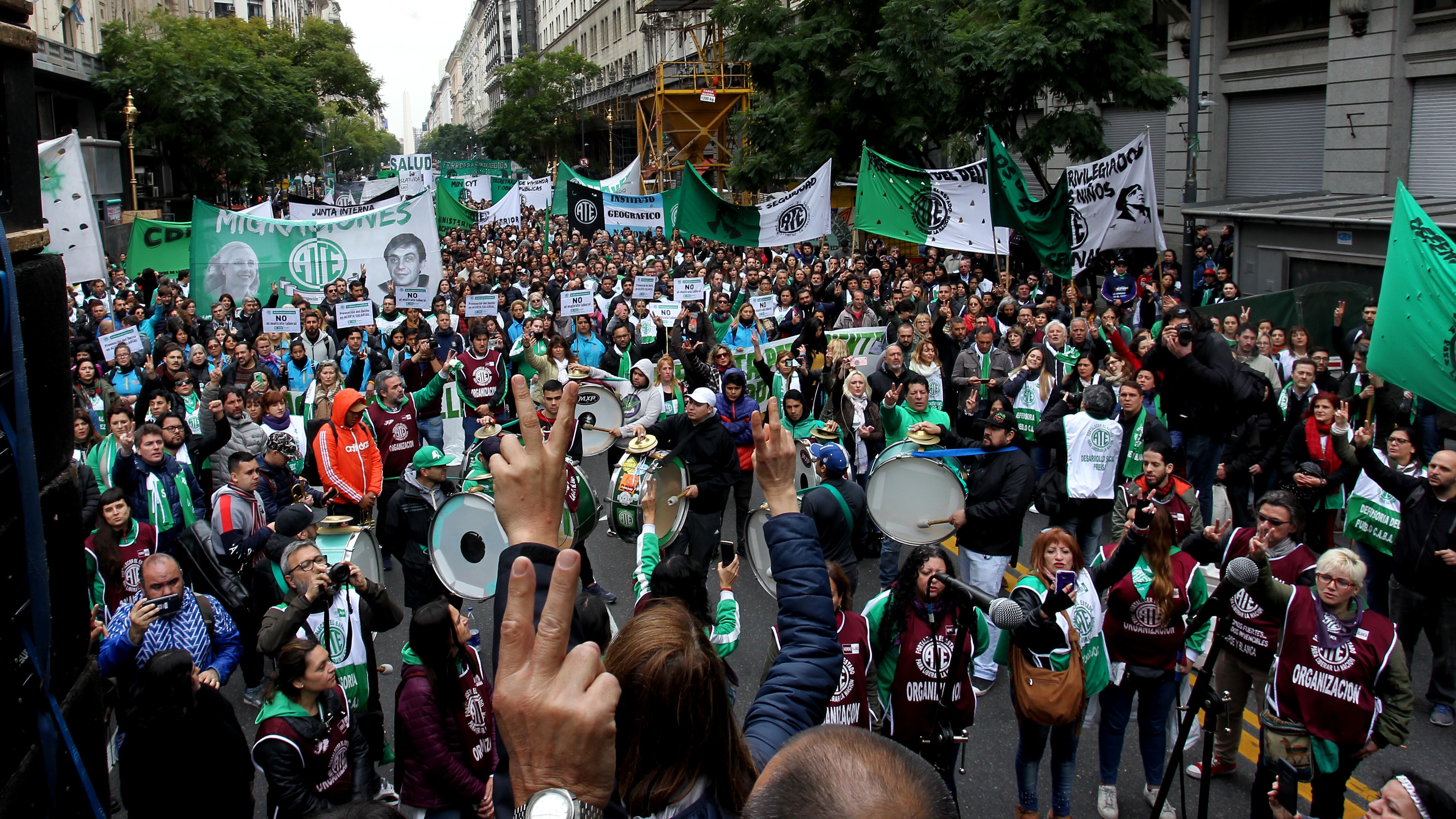 Los estatales llevaron su reclamo ayer al centro porteño.