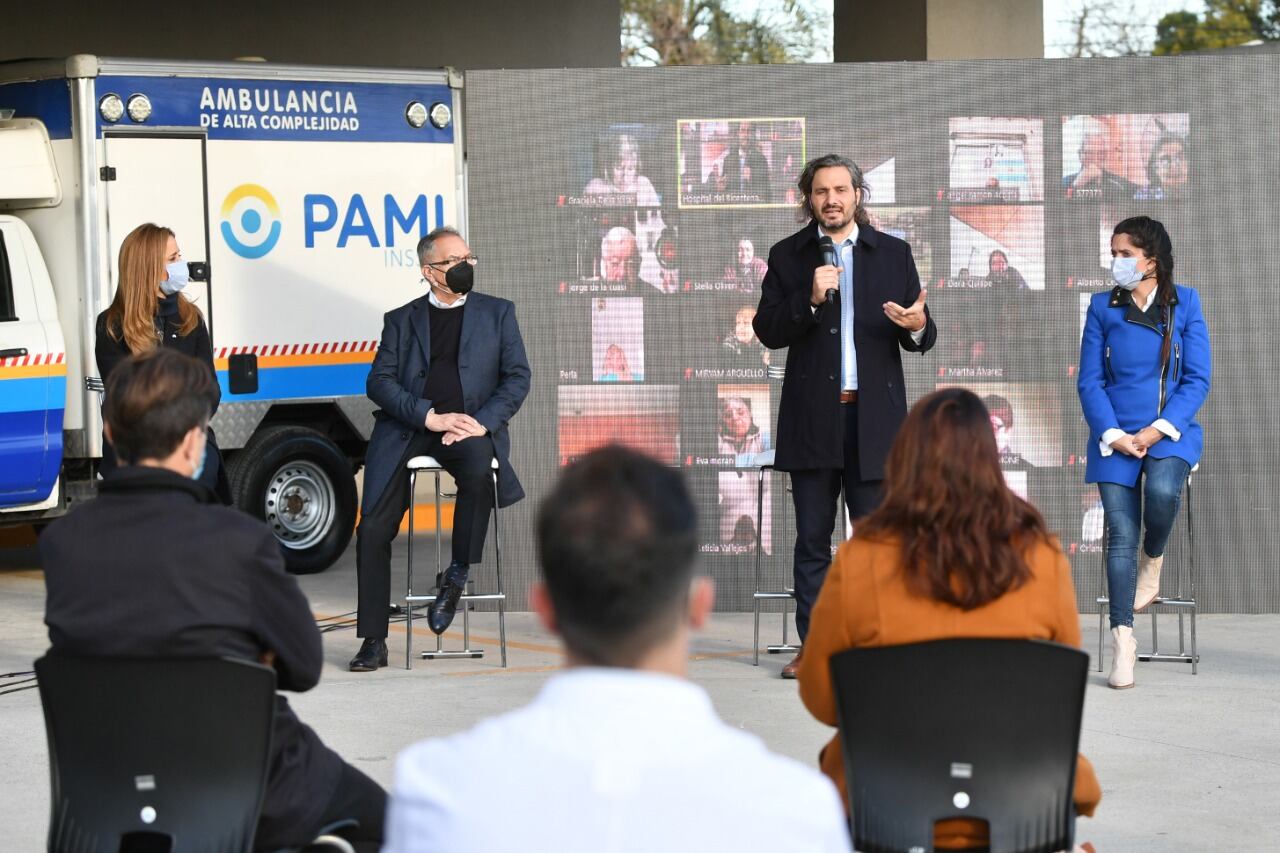 Luana Volnovich y Santiago Cafiero en el Hospital del Bicentenario de Ituzaingó.