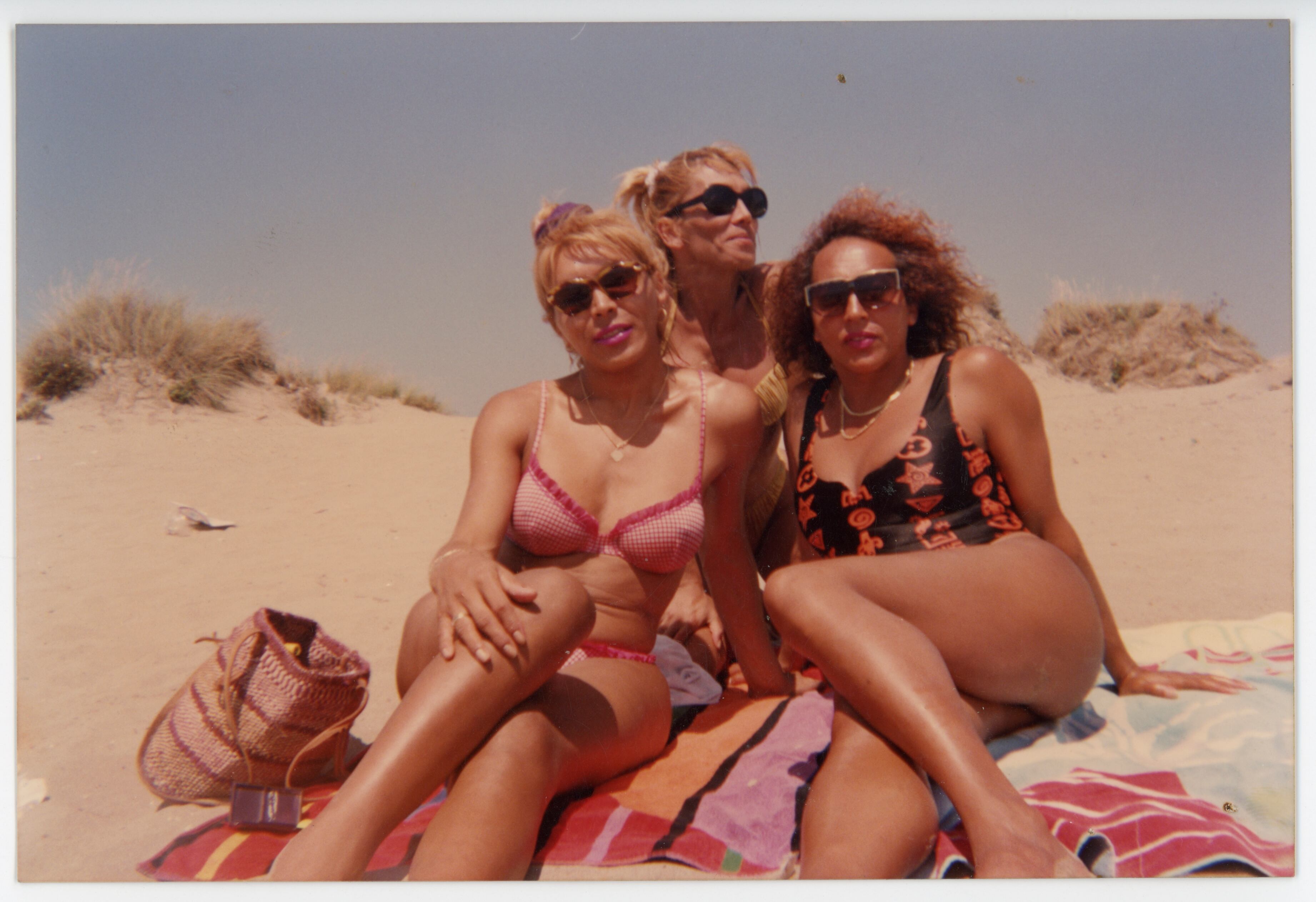 Carla Pericles y amigas en el mar
