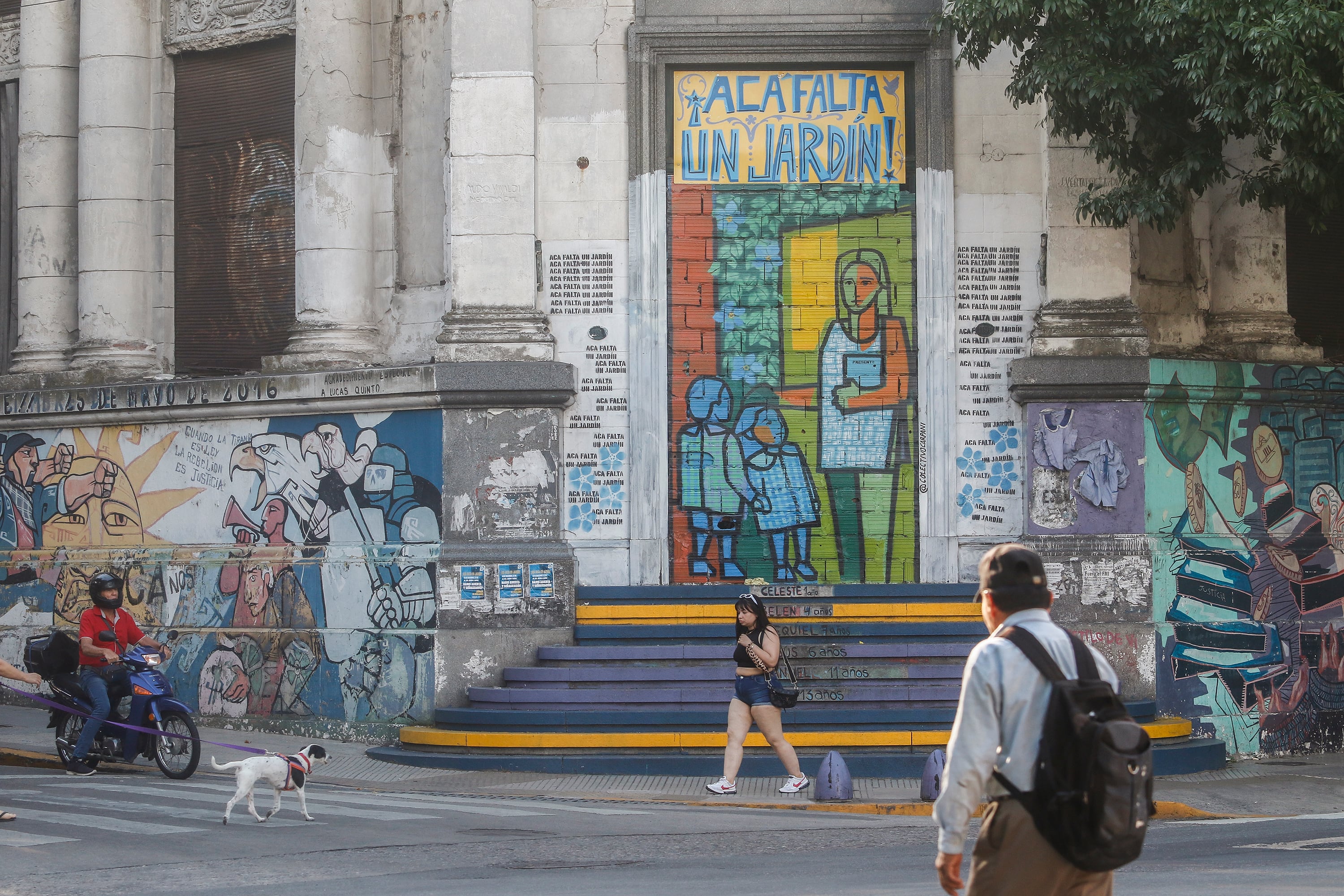 El edificio se incendió y murieron seis niños: en su memoria se prometió construcción de la escuela. 