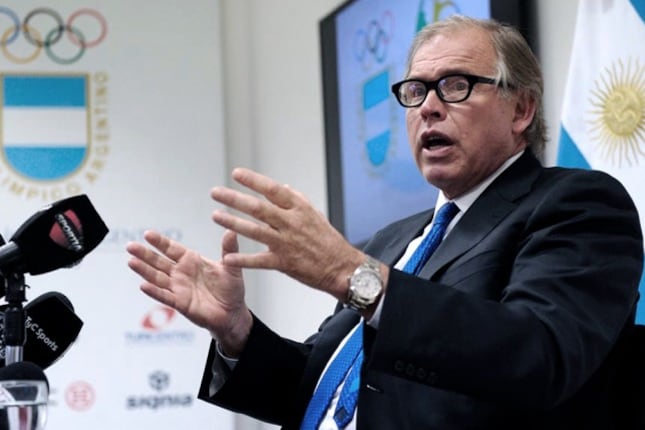 El presidente del COA suspendió a Diego Gusmán por reivindicar el terrorismo de Estado.