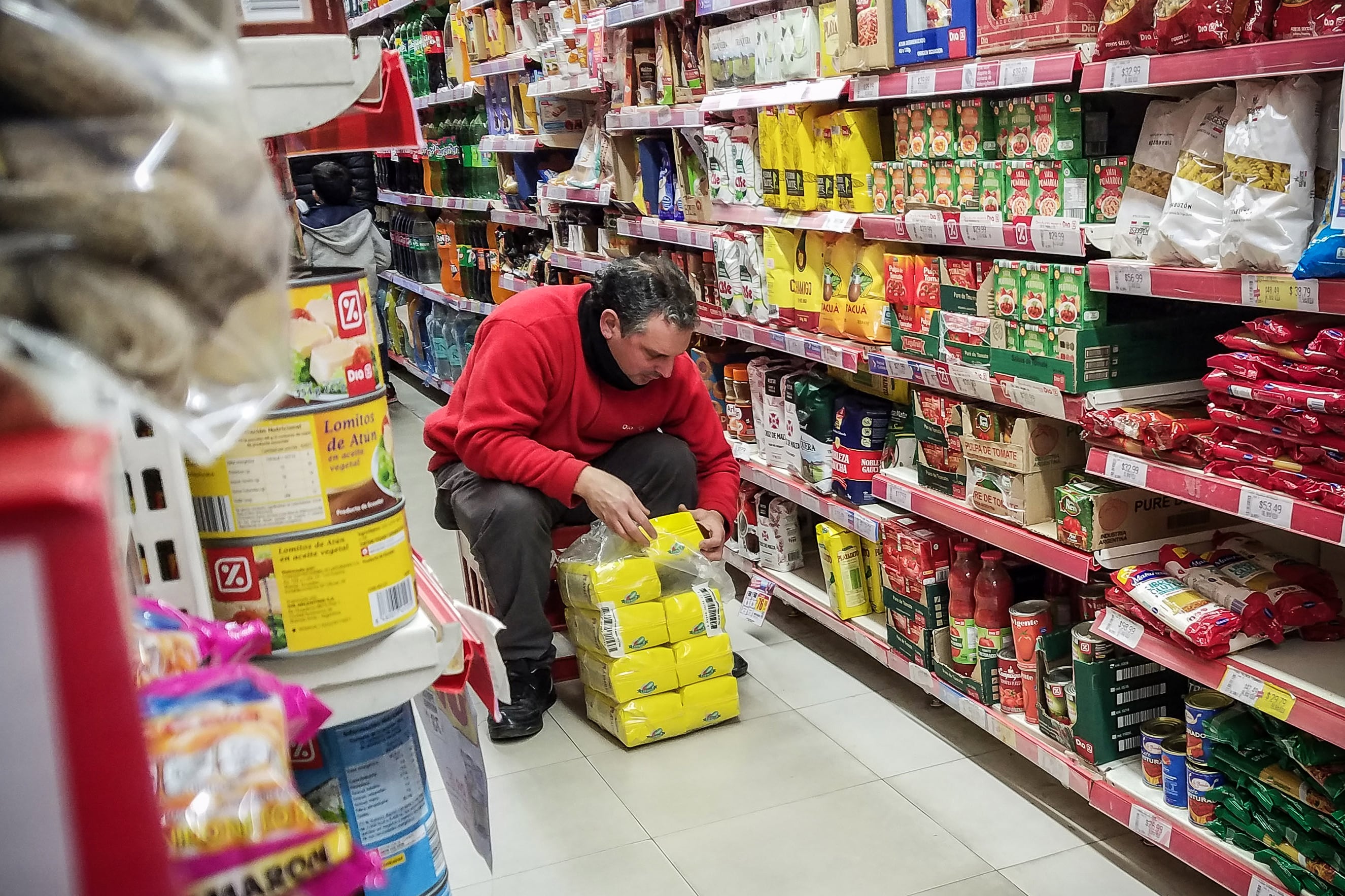 Las compras en supermercados no paran de caer por la crisis de los sectores medios