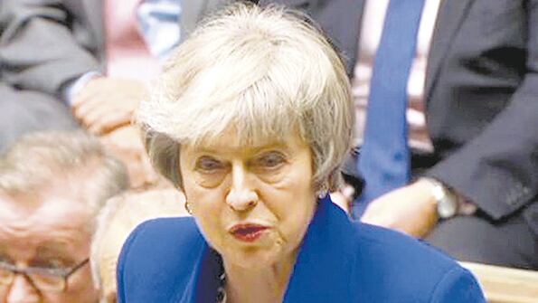 Captura de video de la primera ministra británica durante su comparencia en el Parlamento.