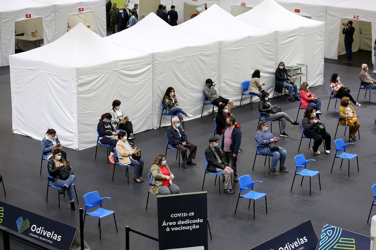 Las vacunas no son garantía de normalidad si el coronavirus continúa en expansión en países por la falta de dosis.