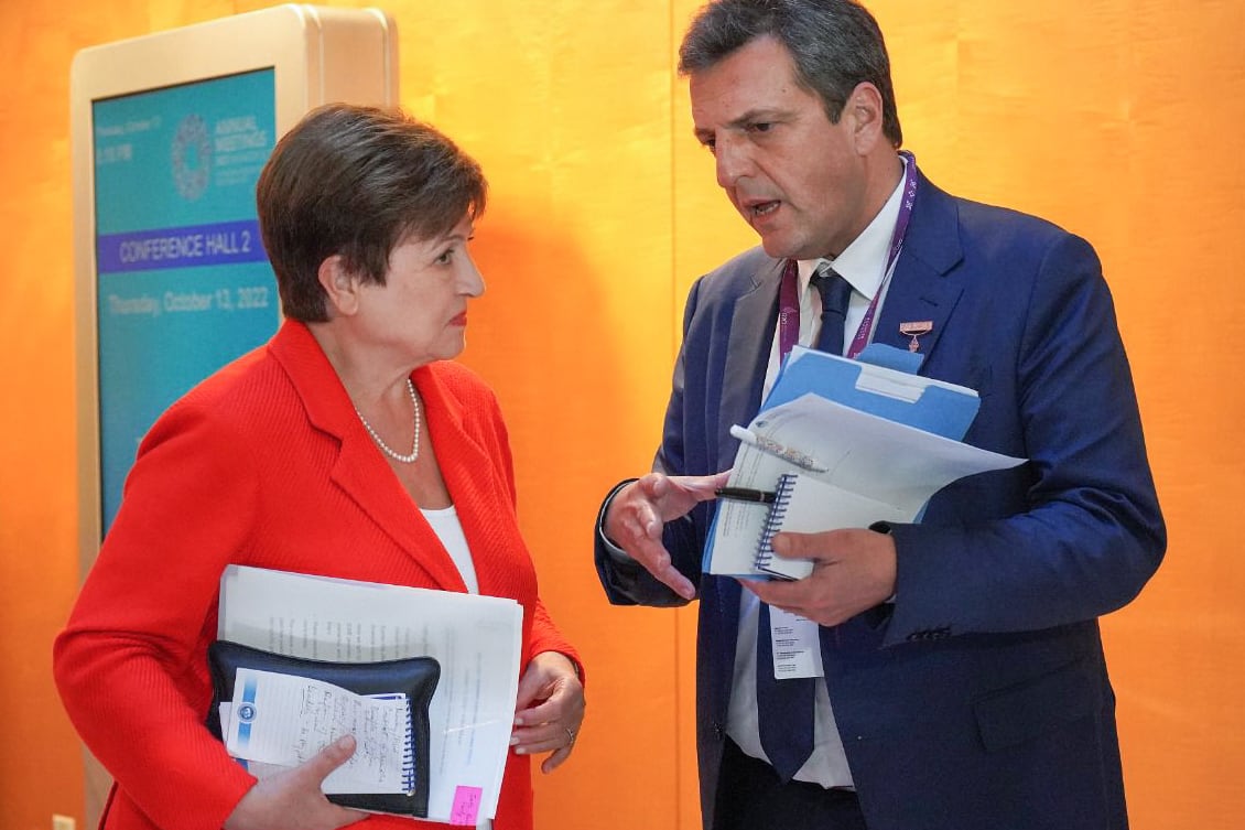 El ministro de Economía, Sergio Massa, con la directora gerente del FMI, Kristalina Georgieva.