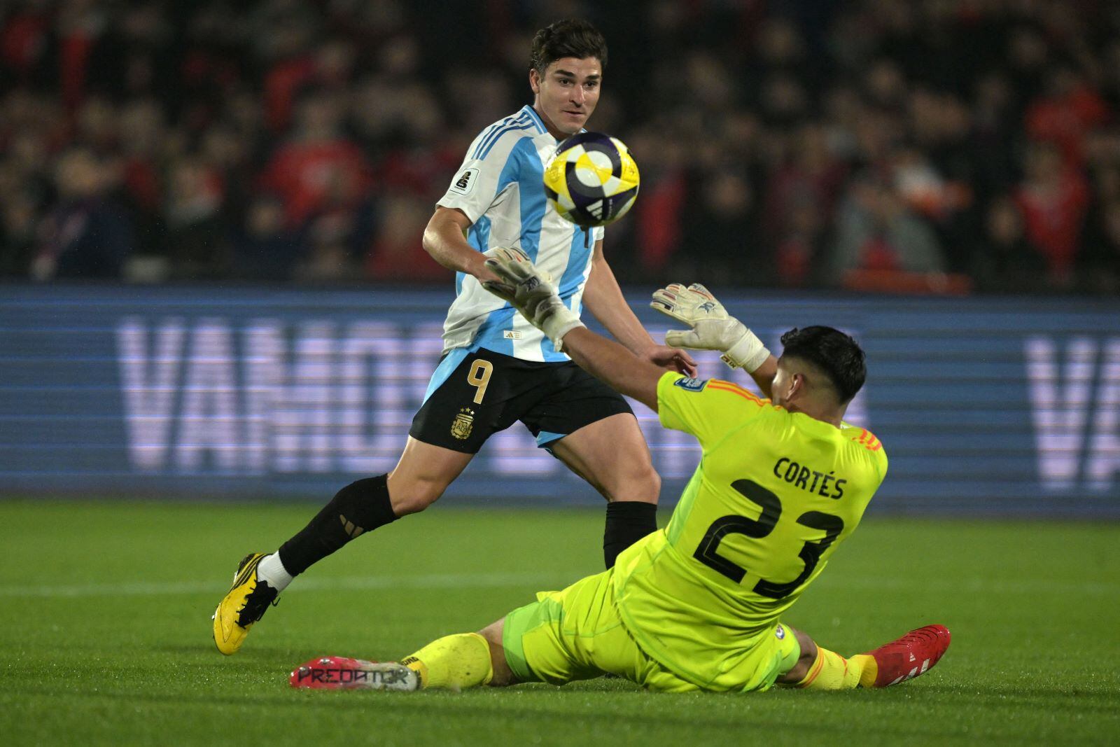 La gran definición de Julián Álvarez para el triunfo de Argentina en Santiago ante Chile