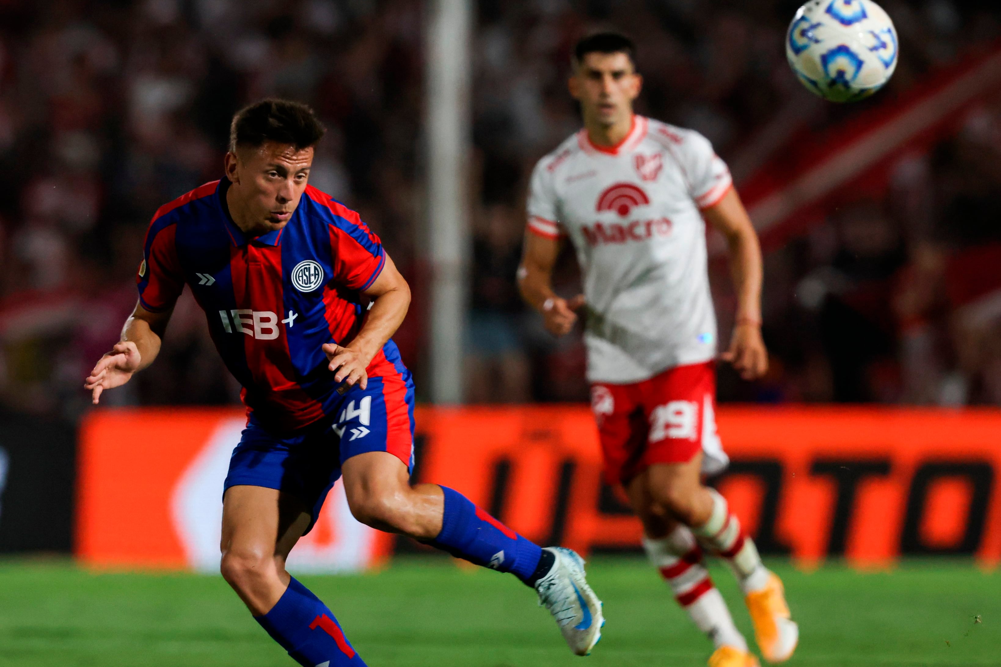 Tripichio, pieza clave en San Lorenzo, intenta con un cabezazo