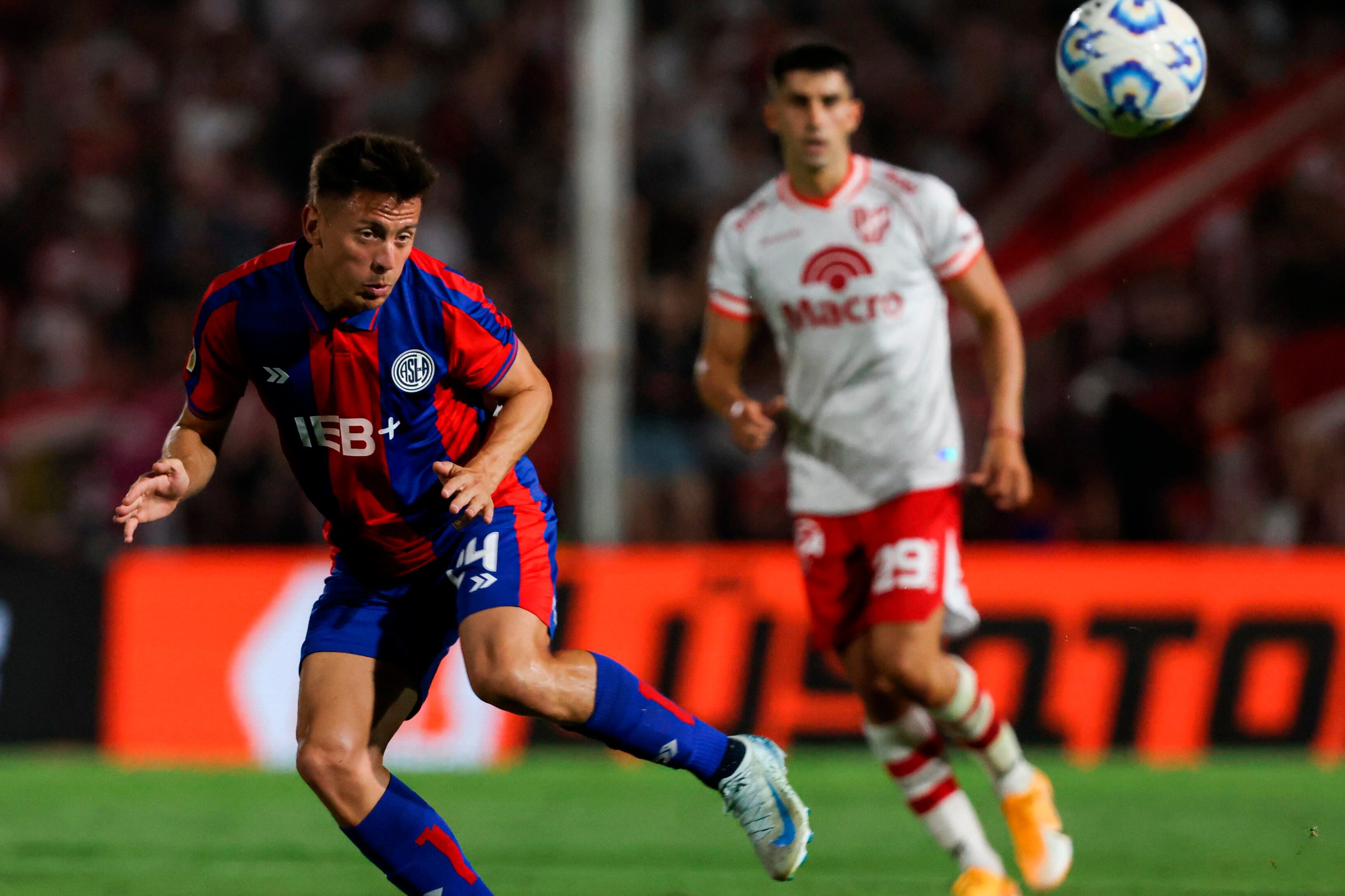 Tripichio, pieza clave en San Lorenzo, intenta con un cabezazo