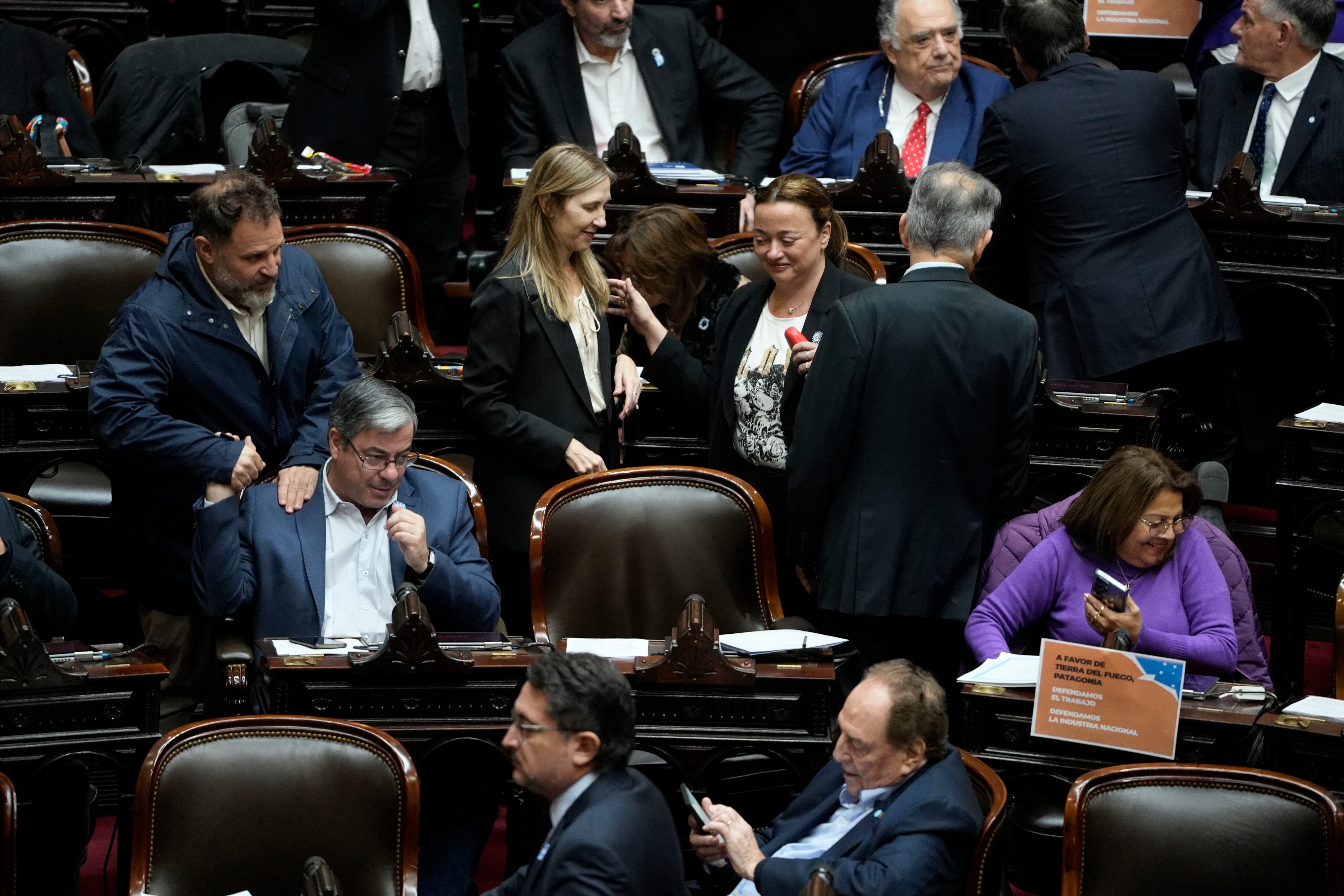 El bloque de Unión de Patria en el recinto.
