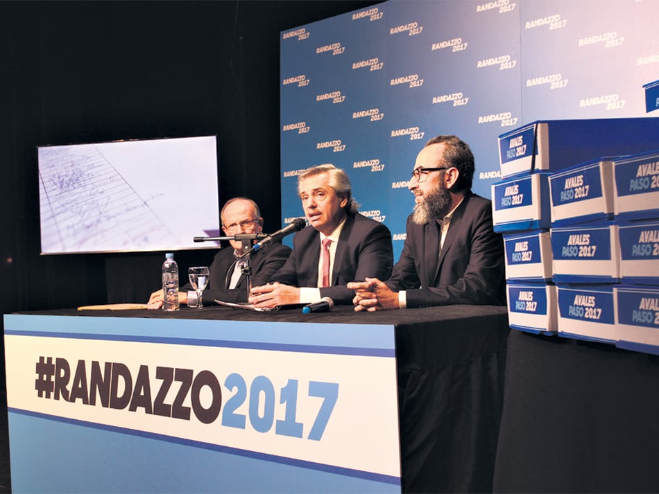 Alberto Fernández, jefe de campaña de Florencio Randazzo, encabezó ayer el acto de presentación de avales.