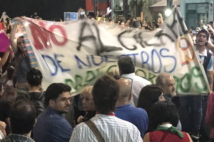 Los estudiantes protestaron cuando comenzó a hablar el ministro de Cultura porteño.