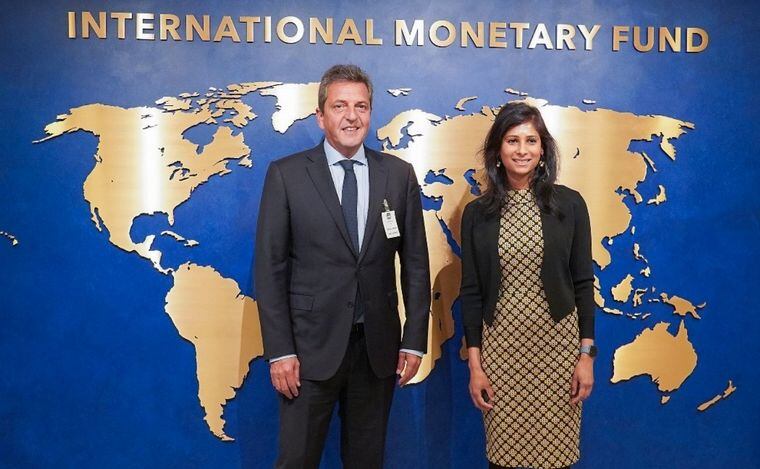 Sergio Massa con Gita Gopinath, subdirectora gerente del FMI.