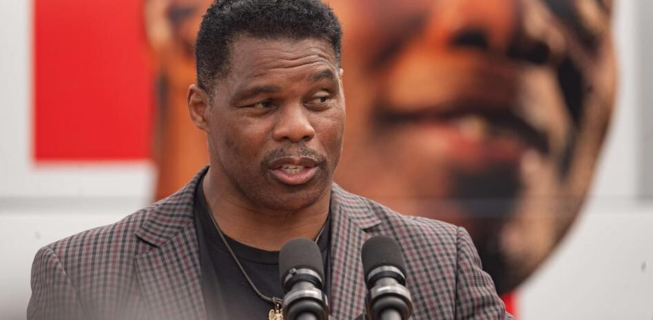 El exdeportista tiene un amplio bagaje en explicaciones públicas antiabortistas, a las que considera un asesinato y está en contra de esa práctica incluso en casos de violación o incesto.(Foto:AFP)