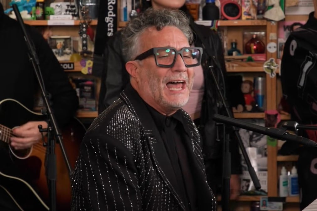 Fito Páez cantó en Tiny Desk y deslumbró: cinco versiones íntimas de su repertorio de hits y clásicos