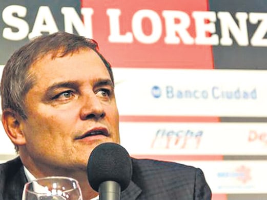 Aguirre, DT de San Lorenzo.