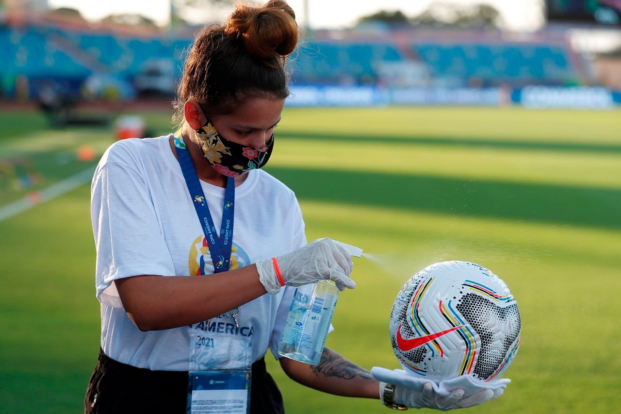 Desifencción de la pelota, durante la Copa América