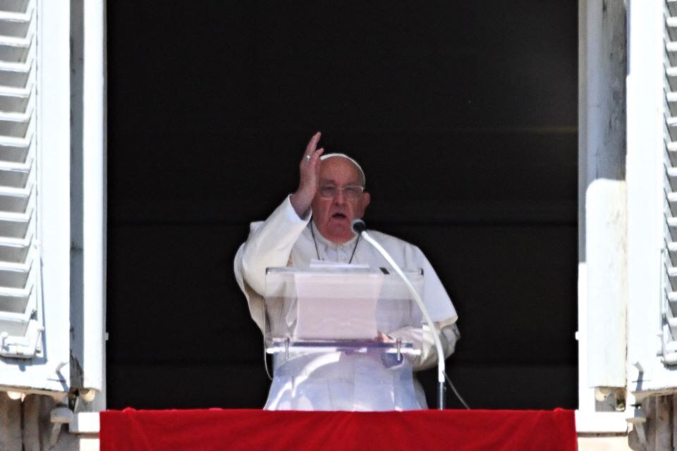 En su misa dominical pidió una "alto el fuego inmediato en todos los frentes".
