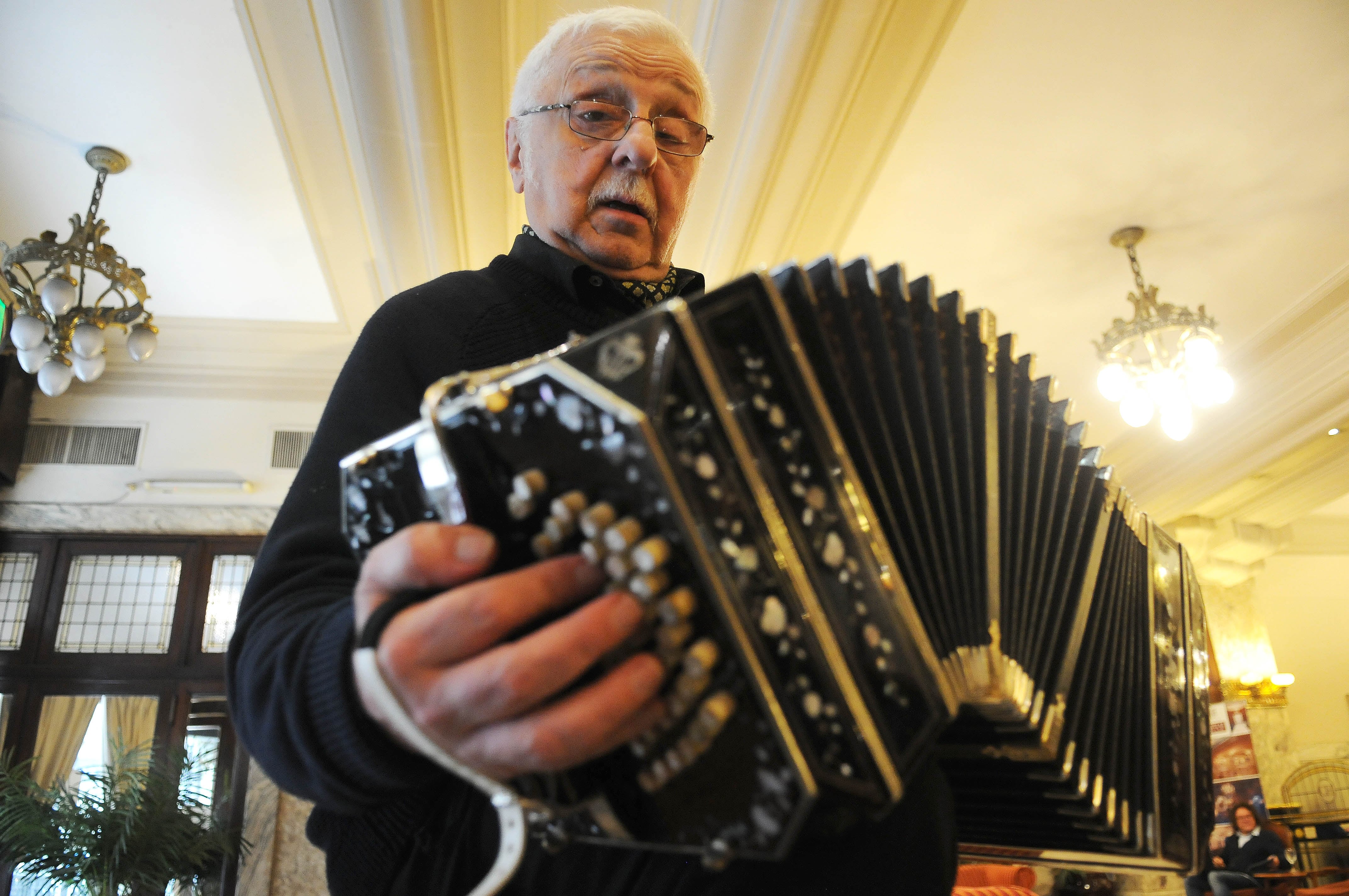 "La mía es una vida de músico itinerante", afirma Daniel Binelli.