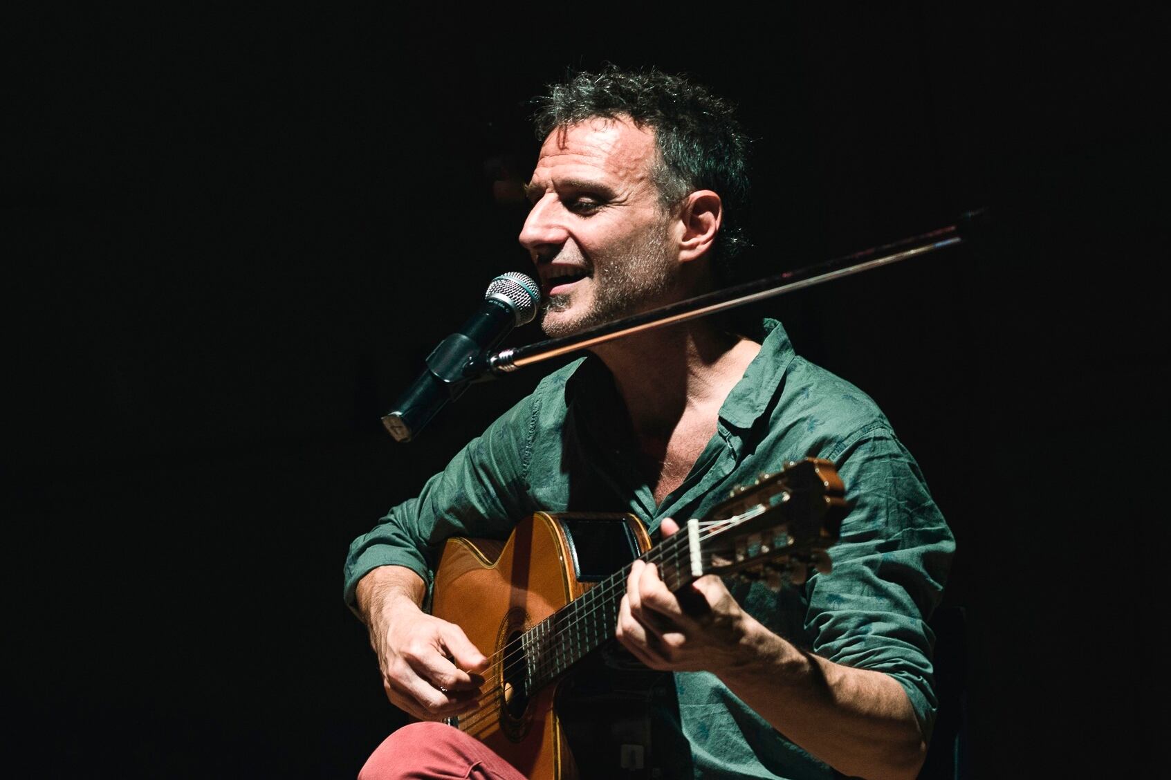 El viernes 14 Beto Caletti explorará el repertorio de la música popular brasileña en La Biela. 