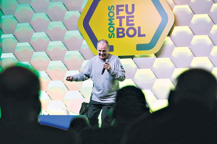 Bielsa: “Soy un entrenador que no tuvo mucho éxito. No es falsa modestia, es mi currículum”.