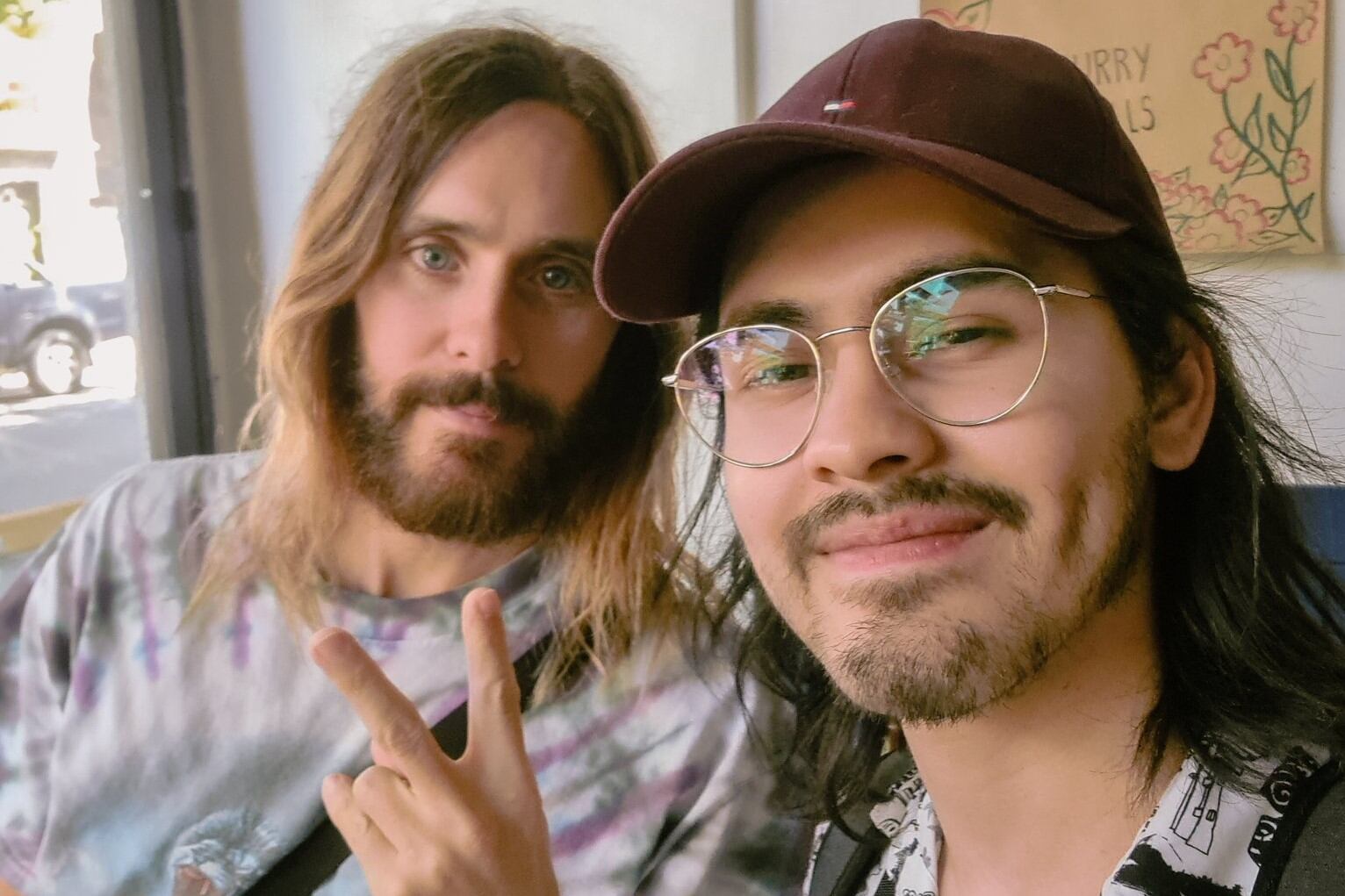 Un joven fan junto a Jared Leto en Buenos Aires este viernes 30 de diciembre. (Twitter/@alcanitooo)