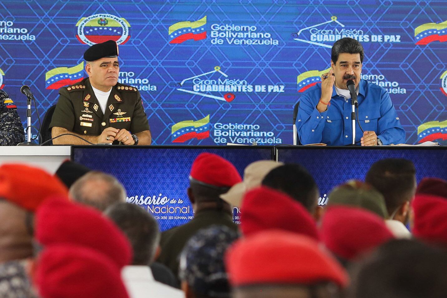 El ministro Vladimir Padrino López junto al presidente Nicolás Maduro. 