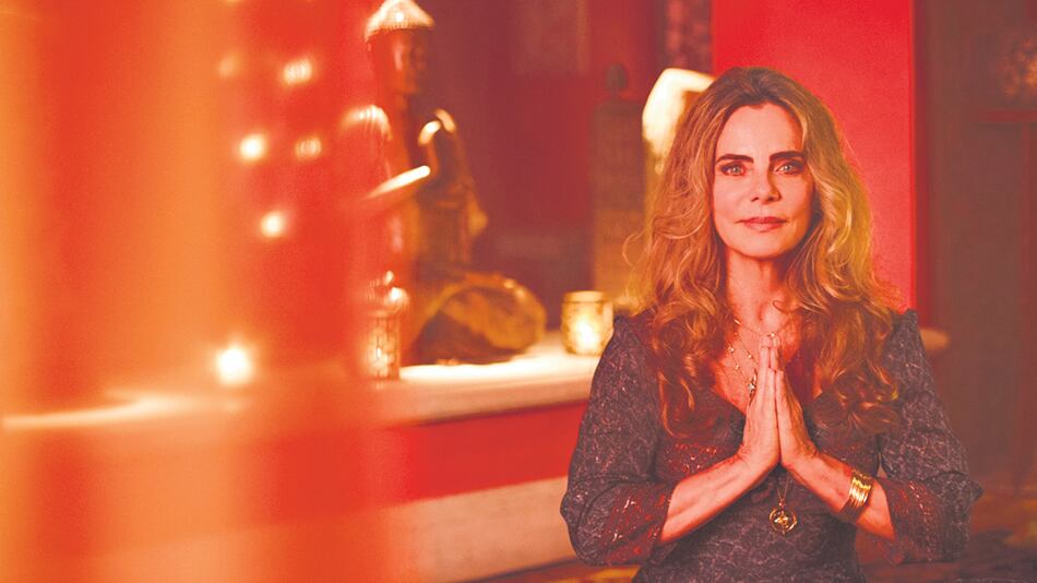 Bruna Lombardi encarna a la terapeuta y sexóloga Sofía Prado en La vida secreta de las parejas.