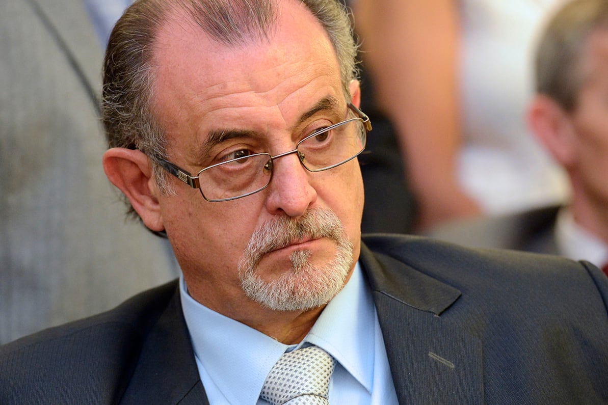 Sciutto la regularización no resuelve el problema.