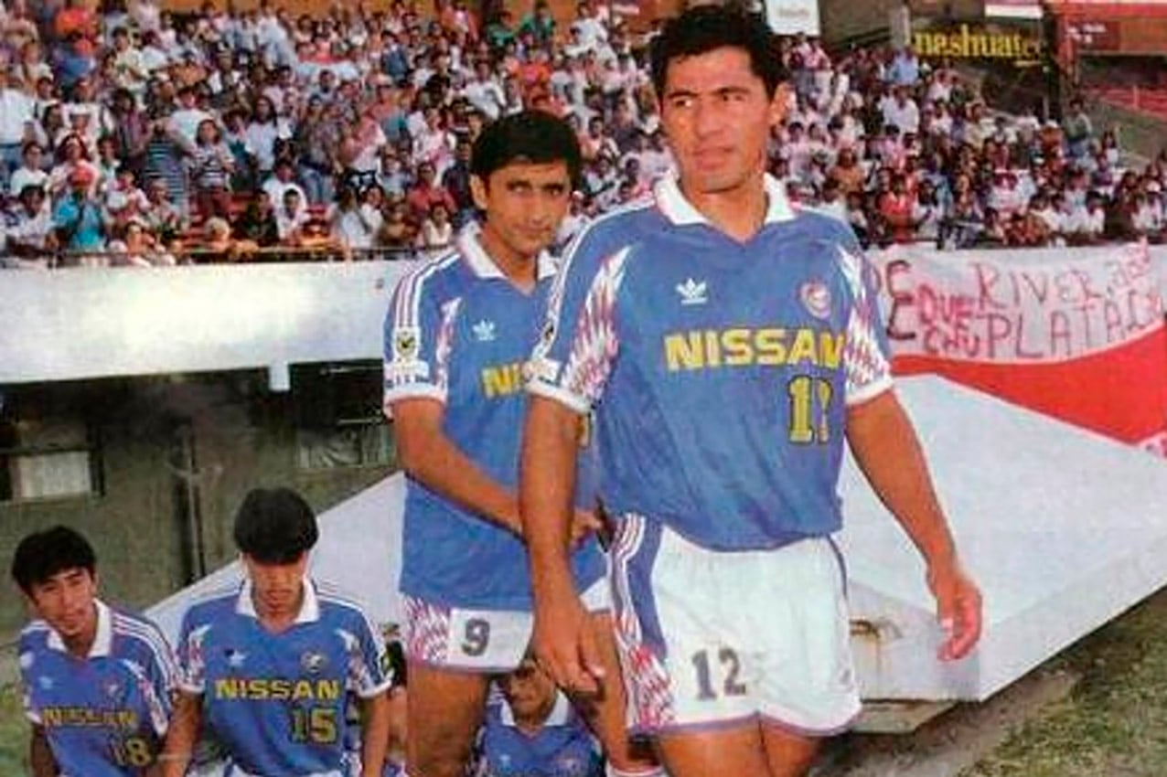 Ramón y el "Mencho", con la icónica camiseta del Yokohama