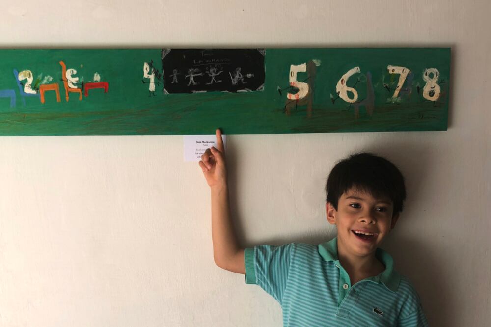 Obra de Juan Martearena. Los números aprenden sobre los humanos.