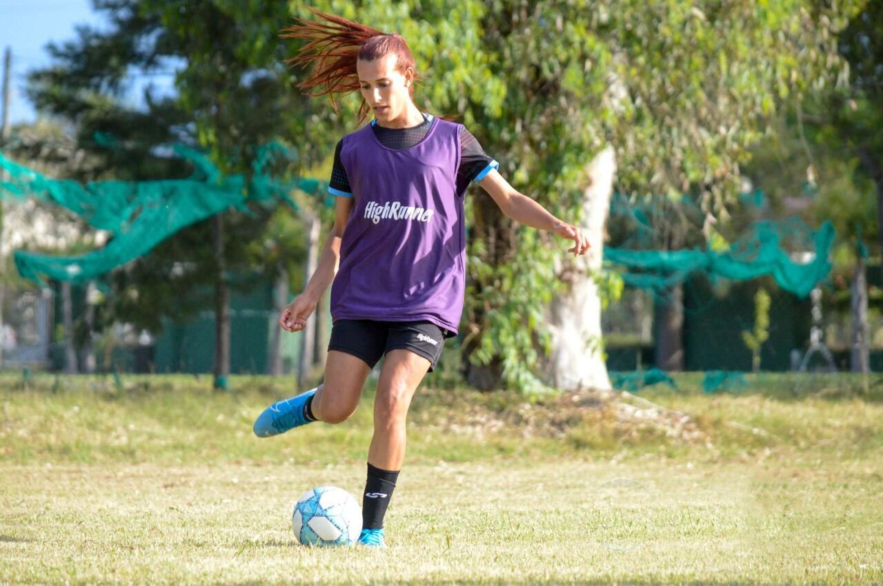 Mara y la pelota, una historia de romper barreras.