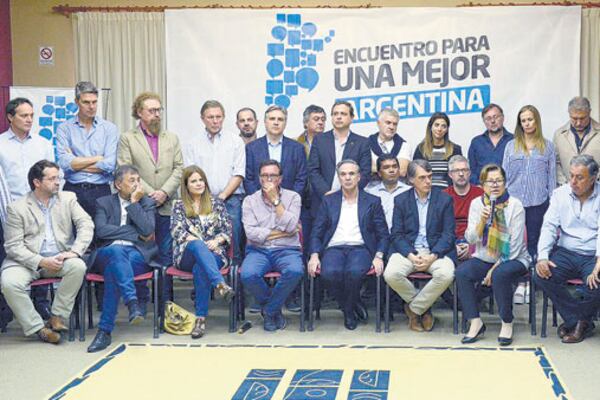 Los dirigentes que participaron del Encuentro para una Mejor Argentina, donde no hubo público.
