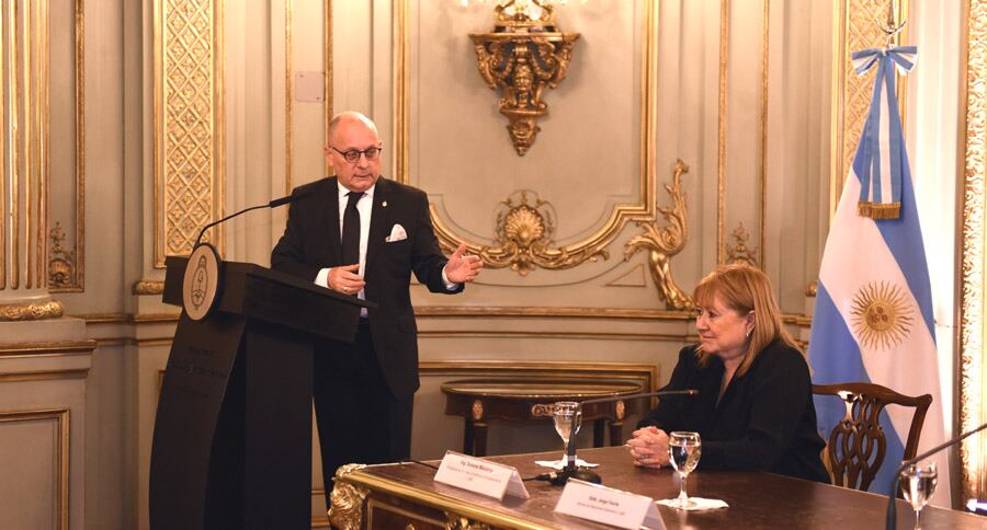 El canciller Faurie y la ex canciller Malcorra, presidenta de la la Conferencia Ministerial de la OMC.