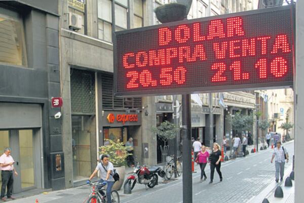 El Banco Central tuvo un rol hiperactivo para evitar lo que amenazaba convertirse en una disparada imparable del dólar.