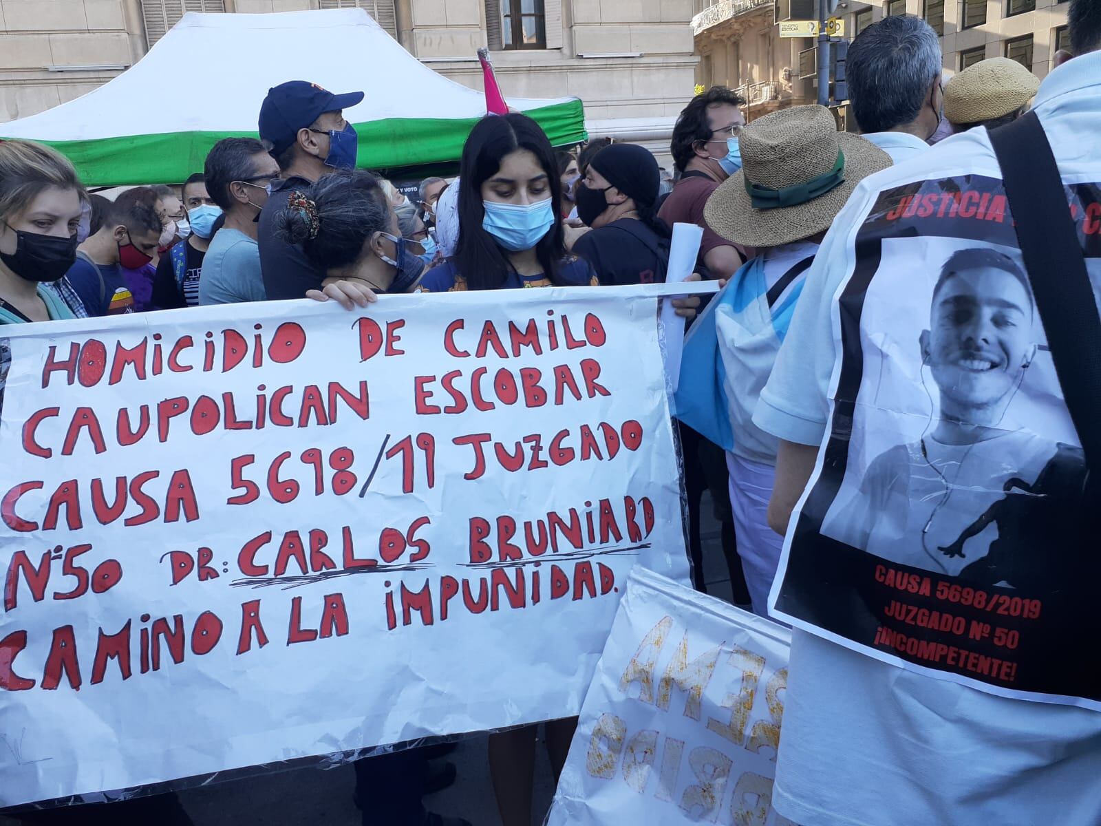 Marcha del 1 F frente al Palacio de Tribunales.