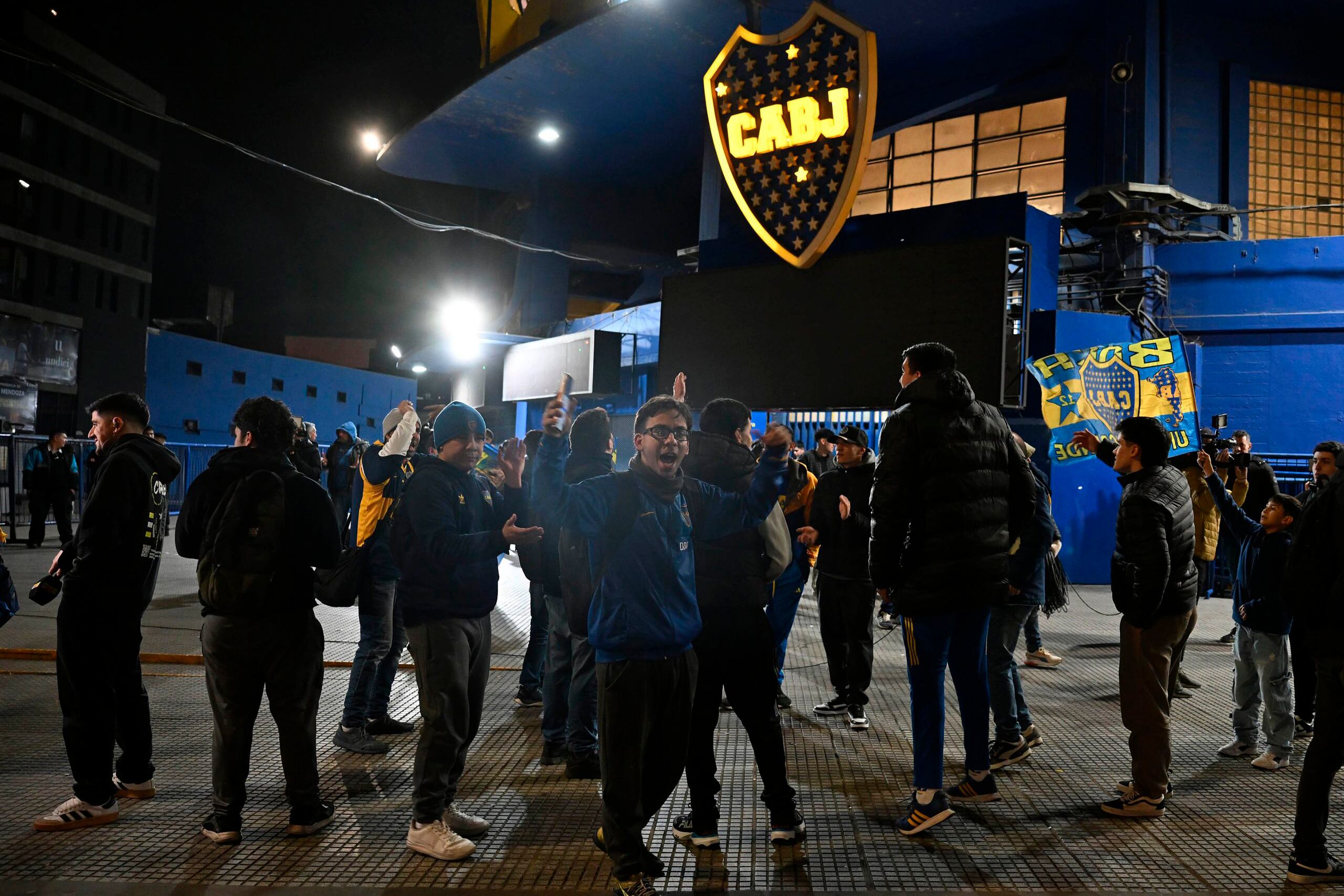 Los hinchas de Boca en la puerta del estadio